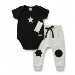 Conjunto Body con Pantalón tipo Canguro y Parches (Niño)